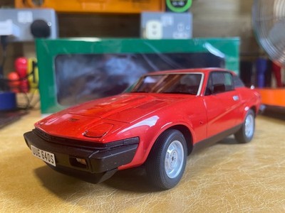 Triumph TR7 Coupe 1979 in Flamenco rot - Kult Maßstab 1:18