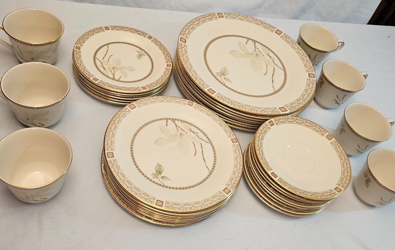 Royal Doulton White Nile Fine China Tableware Set 38 PCS VTG Made In England 70s