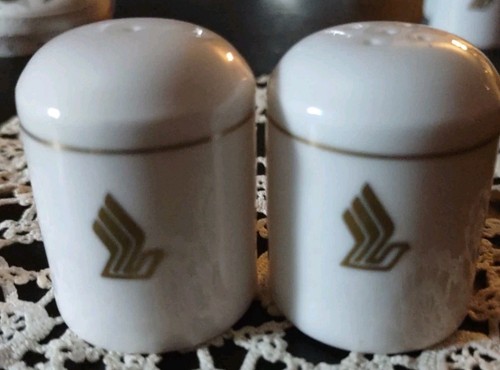 Singapore/Korean Airlines Narumi Japan Bone China Salt & Pepper Shakers Gld LOGO