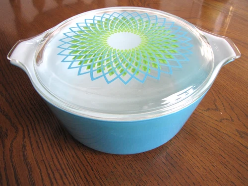 Vintage PYREX Spirograph  2.5 Qt.  Round Casserole Dish Glass Lid 475-B