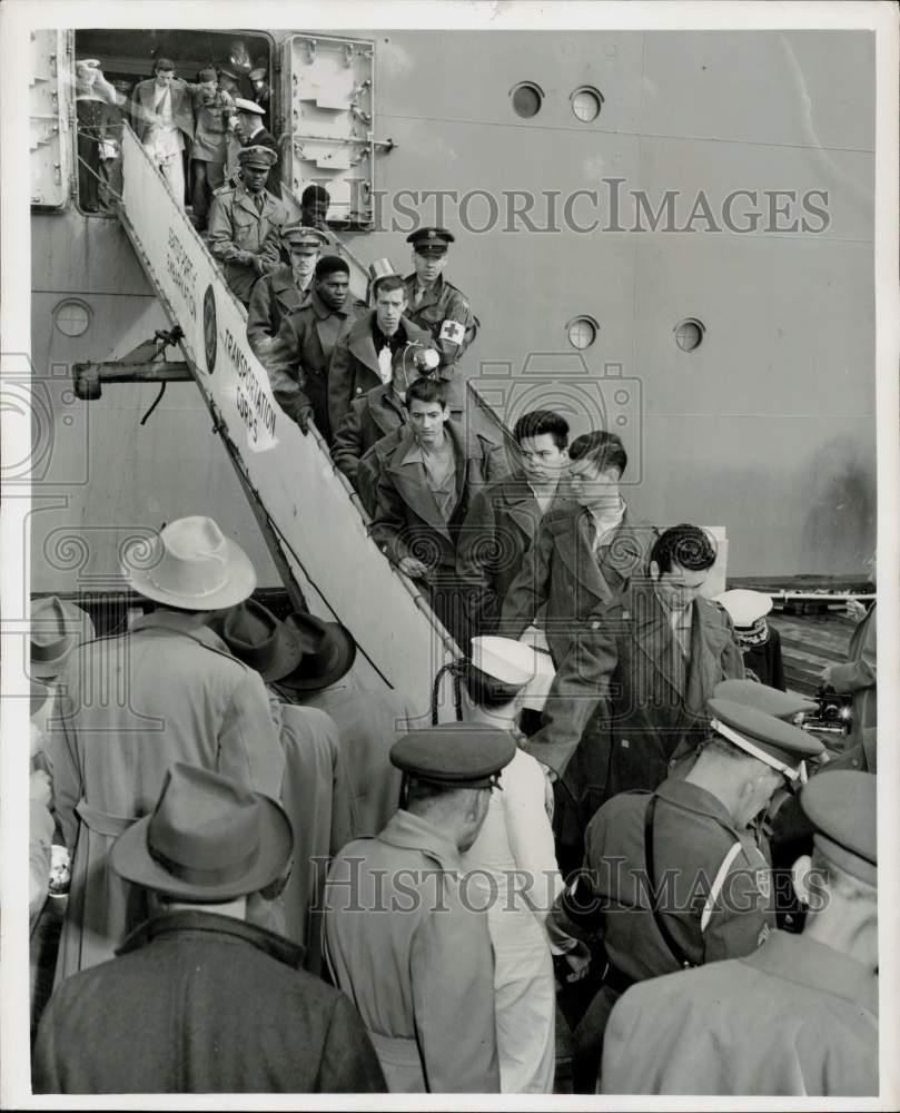 1950 Foto de prensa Multitud se reúne para el regreso de soldados heridos de la Guerra de Corea