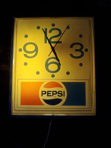 Vintage Illuminated Pepsi Clock, Tested and Working - Picture 2 of 12