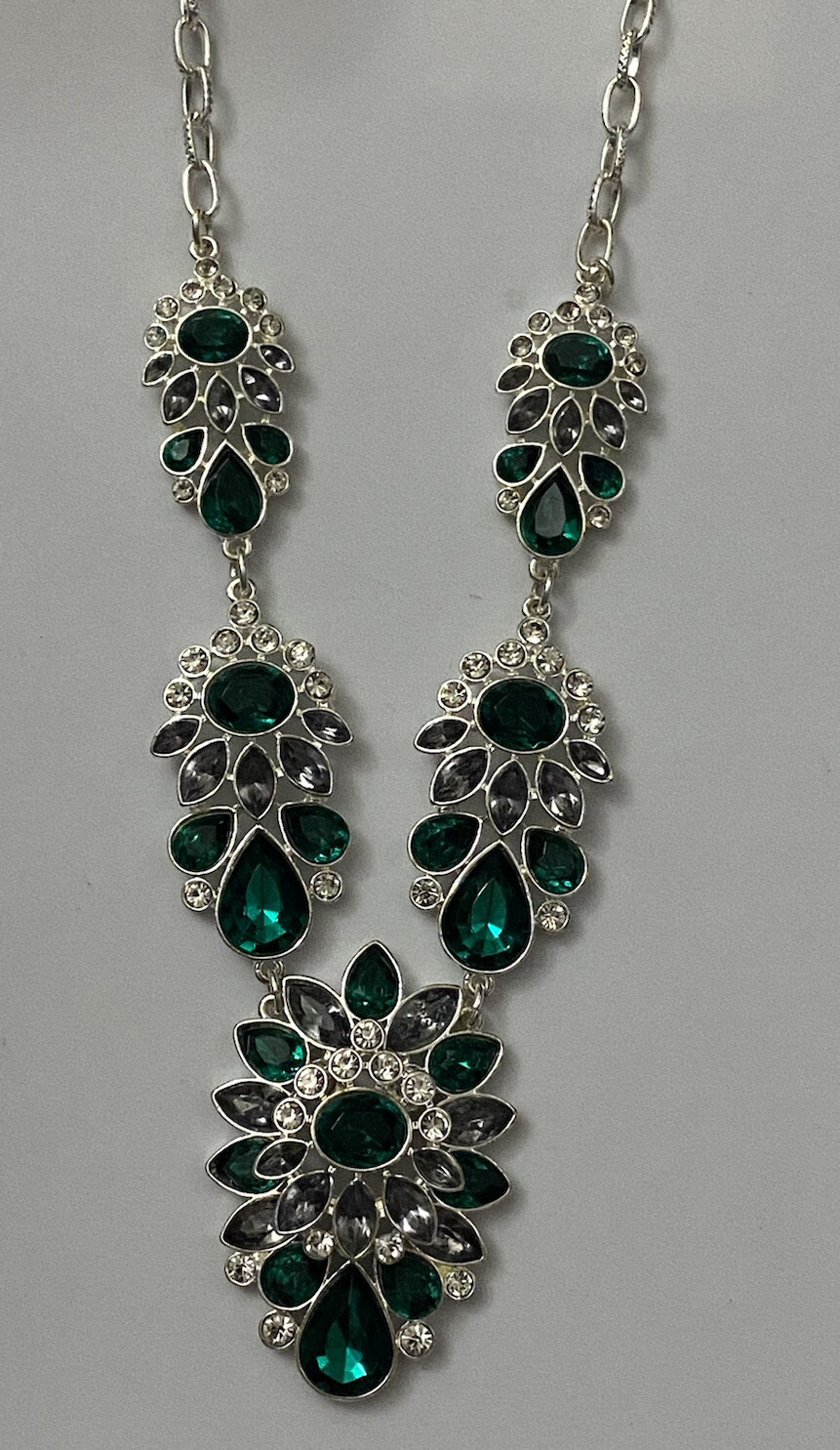 Retro Beautiful Emerald Colored Statement Necklac… - image 2