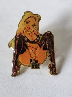 1 Rare Vintage Sexy ''Play With Me'' Blonde Women Pin Anstecknadel