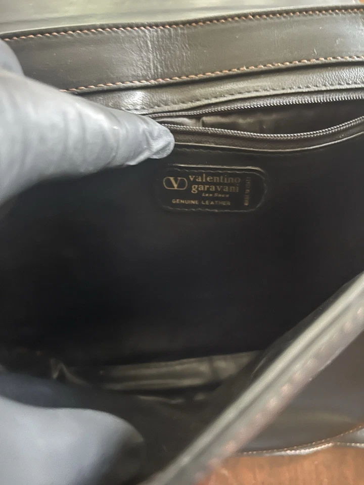 Cartera para mujer Valentino Garavani, marrón oscuro, 10X10, correa Foto 2 de 3