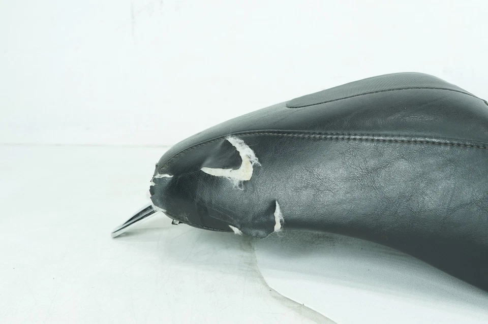 2013 Harley Dyna FXDF Fat Bob OEM assento de motorista passageiro selim rasgado - Imagem 2 de 4