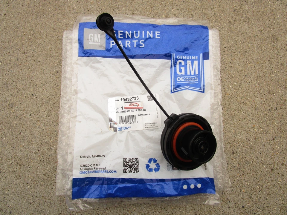 02 - 04 OLDSMOBILE BRAVADA FUEL GAS TANK FILLER CAP WITH TETHER OEM BRAND NEW - Image 4 of 4