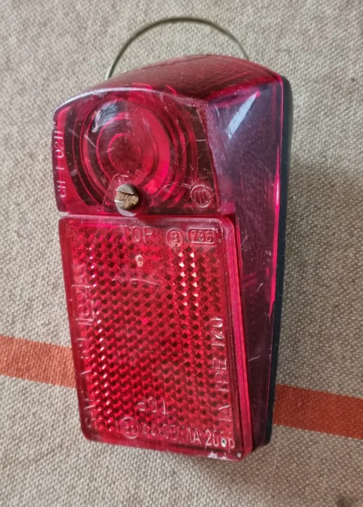 Ancien Feu Arrière Vélo - Cabochon Rouge En Verre - Pour Pièces Ou Restauration