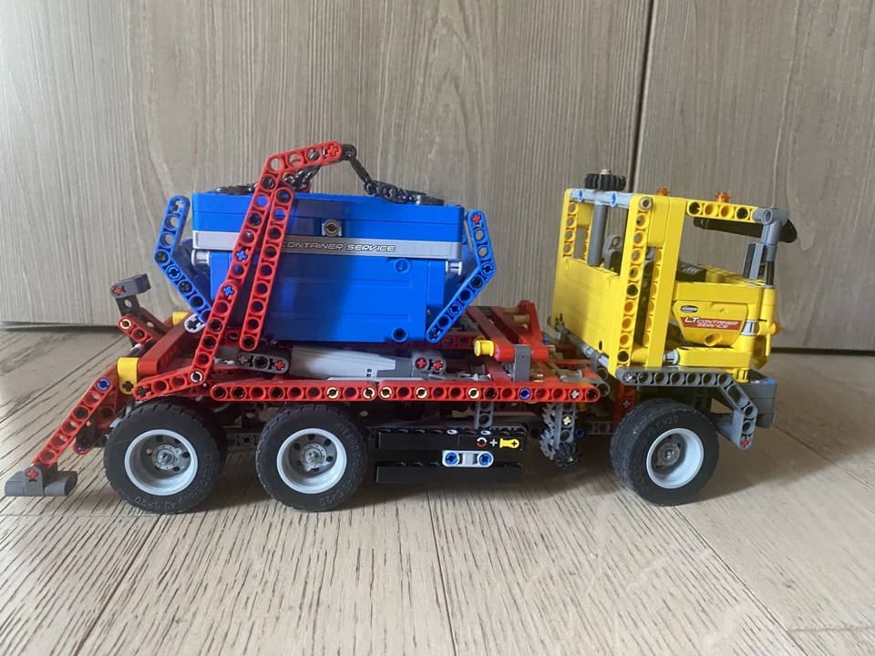 LEGO Technic 42024 Container Truck, foto 3 di 5