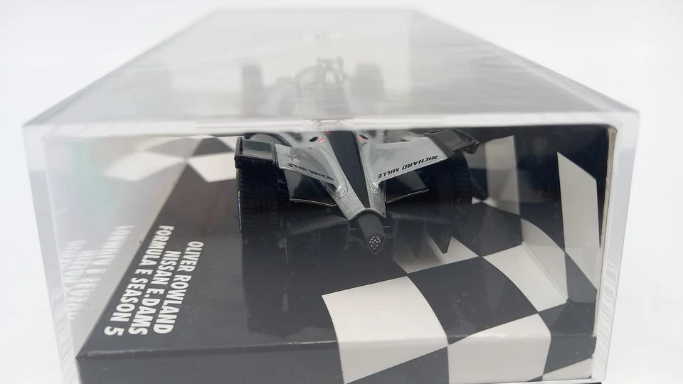 MIN414180022 Minichamps Oliver Rowland Nissan E. Dams Formula E Season 5 1/43 - Immagine 4 di 4