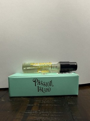 Mes Bisous Passion Island Extrait de Parfum Spray Sample Size 3 mL (0.10 fl oz)