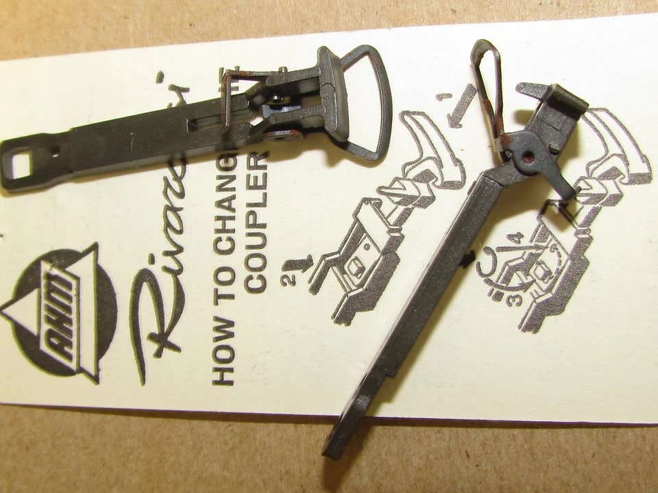 2 PACK OF EUROPEAN COUPLERS BY AHM/RIVAROSSI HO SCALE APPROX 1 & 3/4" (45MM) LON - Image 2 of 4