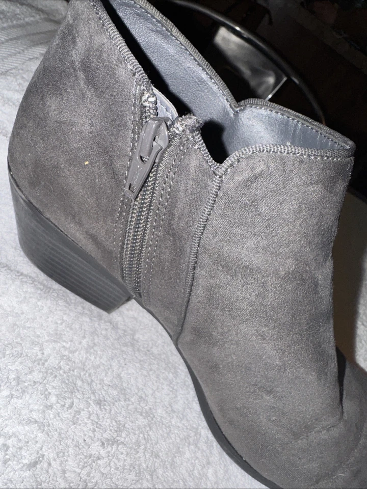 Botines Style & Company Idea para mujer color topo cremallera lateral tacón bloque talla 9 M Foto 4 de 4