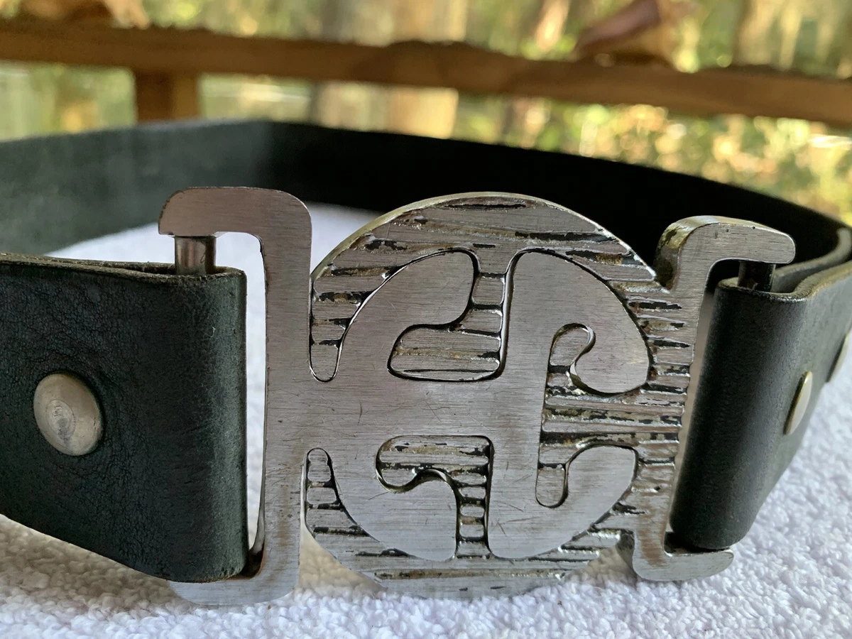 Interlocking buckle outlet