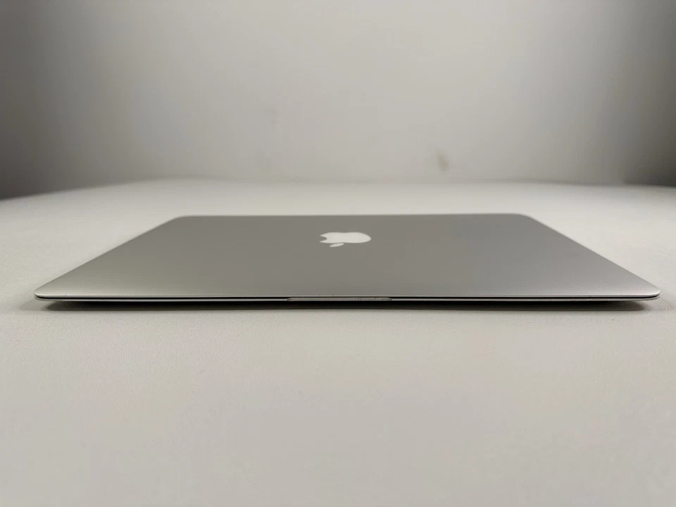 Mac Book Pro 2017 Model A1466 - Image 3 of 4