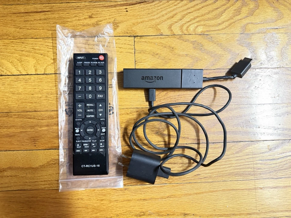 TV Toshiba 33 pulgadas + Amazon Fire TV Stick + control remoto Foto 2 de 2