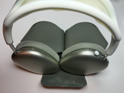 Apple AirPods Max A2096, Wireless Over-Ear Headphones, Sage Green, w/ Smart Case