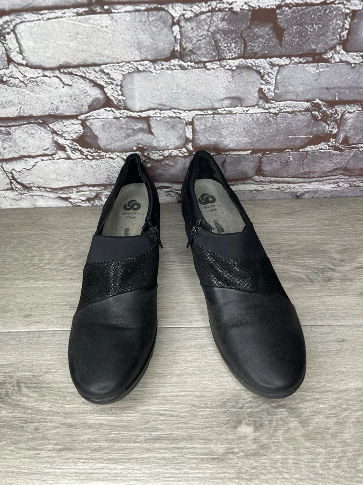 Zapatos de cuña CLARKS Cloudsteppers de cuero negro con cremallera para mujer talla 9M EE. UU./40EU Foto 2 de 4