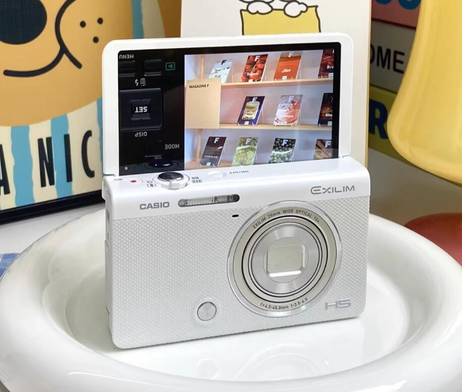 CASIO EXILIM EX-ZR70 Silver 16.1MP 4x Digital Zoom 95% NEW English