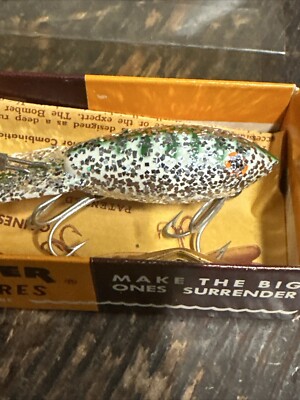 christmas tree color fishing lure Vintage Bomber #215 Christmas Tree Wood Fishing Lure New in Box. ( Reel )