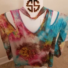 Simply Southern Women’s MEDIUM TyeDye Multicolor Choker Neck Cold Shoulder bnwt 