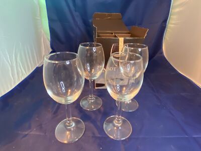 Saivo Firenze Pinot Set of 4 Wine Glasses NOS 12 Ounce Stem