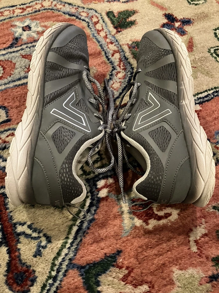Tenis activos Vionic para mujer Brisk Miles gris/plateado talla 9 zapatos anchos para caminar/correr Foto 3 de 4