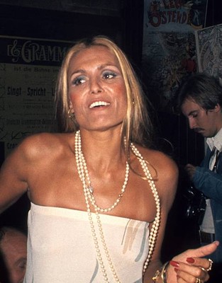 Daliah Lavi celebration of Daliah Lavi's 33rd birthday scene b- 1970 Old Photo 1