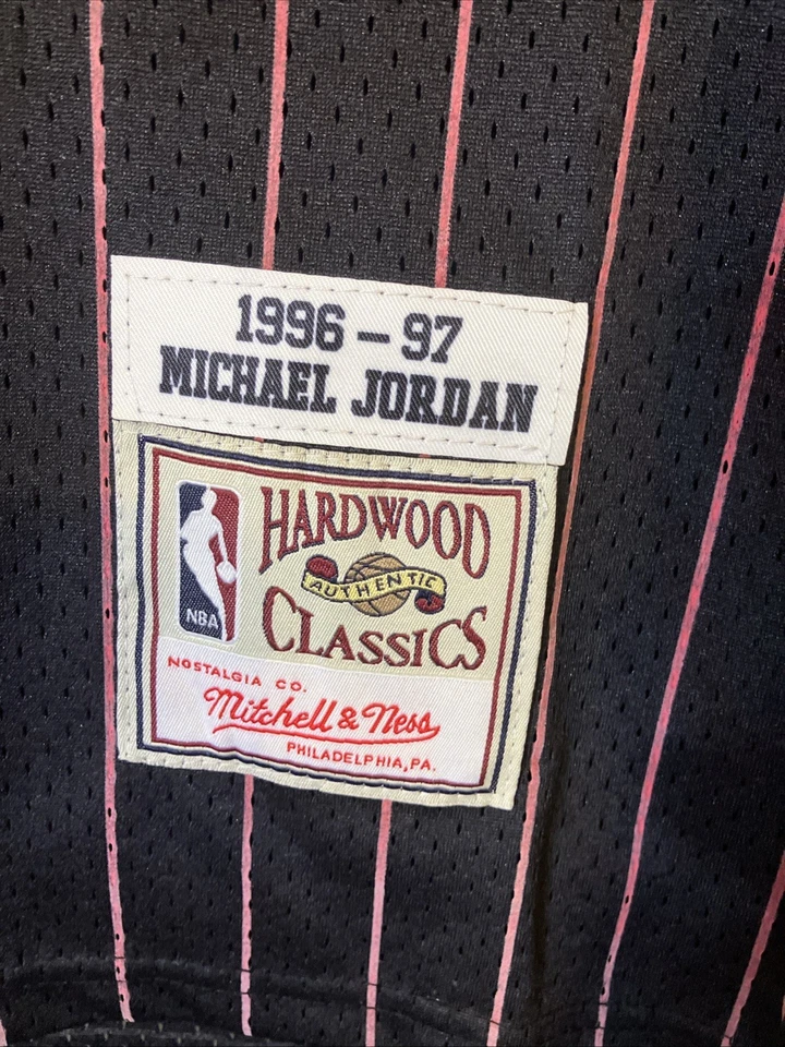 Michael Jordan Chicago Bulls Jersey Mitchell & Ness 1996-97 Hardwood Classics 40 - Image 4 of 4