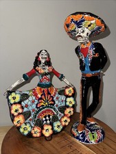 Conjunto de estatuillas de bailarina y mariachi mexicana de Talavera Catrina - Arte popular pintado a mano