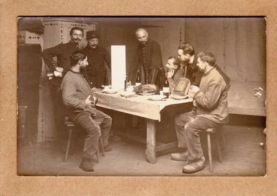 ALLEMAGNE , MILITARIA , GUERRE 1914 1918 - CARTE PHOTO CAMP DE PRISONNIERS - Photo 1/2