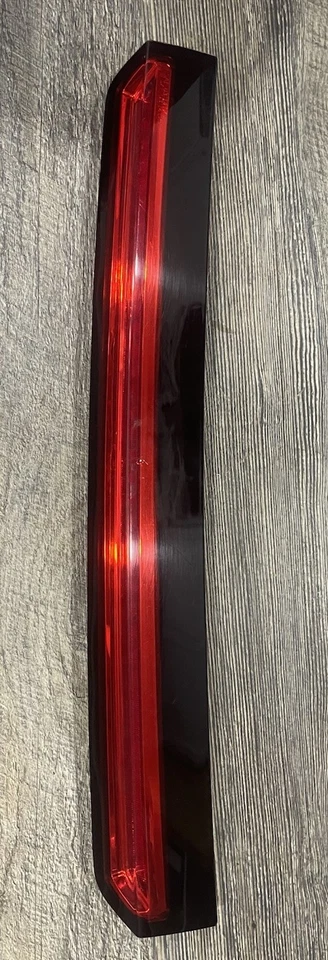 2015-2020 YUKON SUBURBAN TAHOE OEM USED REAR HIGH MOUNT 3RD BRAKE LIGHT LAMP - Image 2 of 4