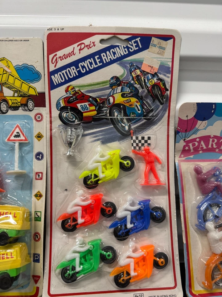 老式玩具套装:工作卡车、摩托车赛车和派对礼品 – — 第 3/4 张图片