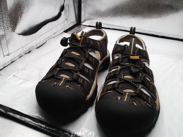 Usati come nuovi_Sandali da uomo Keen Newport H2 punta chiusa acqua _corvo alluminio_taglia 8 5