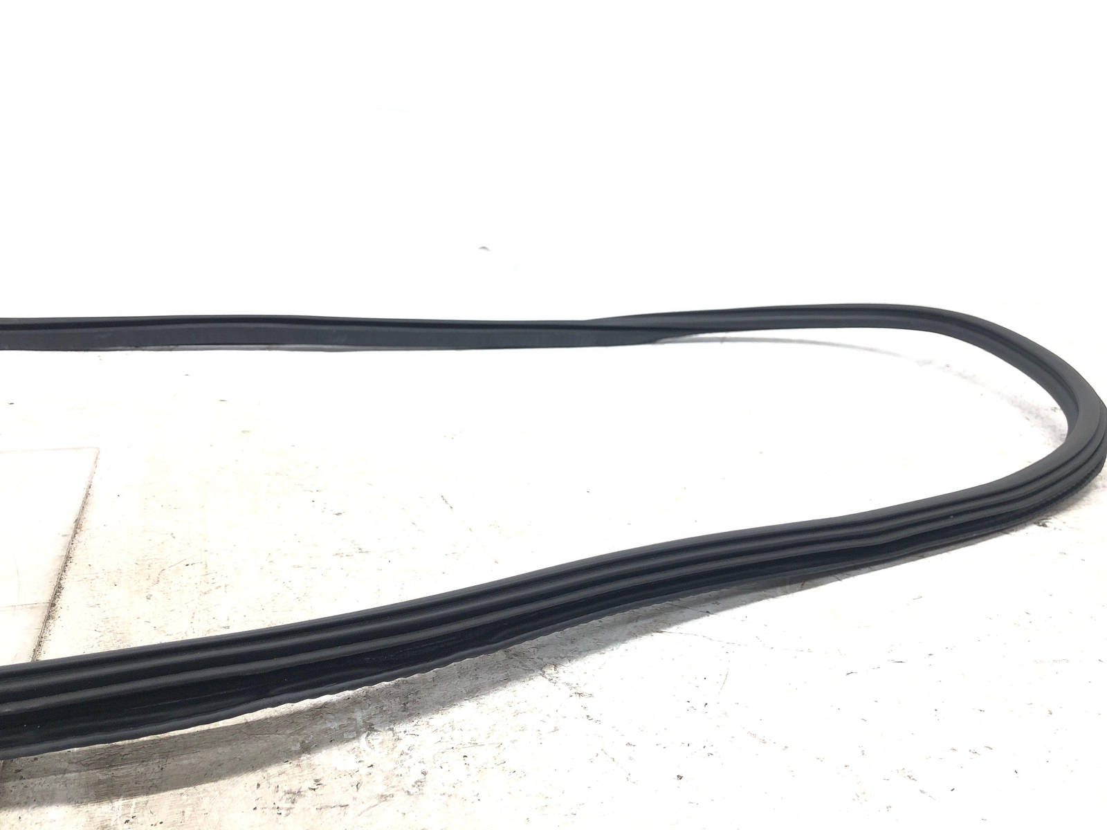 2016-2020 BENTLEY BENTAYGA OEM RIGHT REAR DOOR BODY WEATHERSTRIP SEAL 36A833721