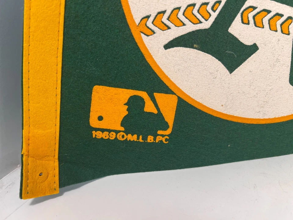 🔥1969 MLB Oakland A's Béisbol Tamaño Completo Banderín Logo Clásico ¡Bonito!🔥 Foto 3 de 4