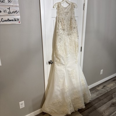 $1420 Ivory Beaded & Chiffon Wedding Dress Size 16. NEW WITH TAGS, NEVER WORN
