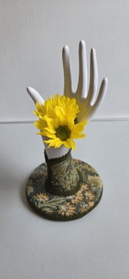 Vintage Schmuckhand Ringhalter Handvase  Dekohand Brokat Juwelier Porzellanhand