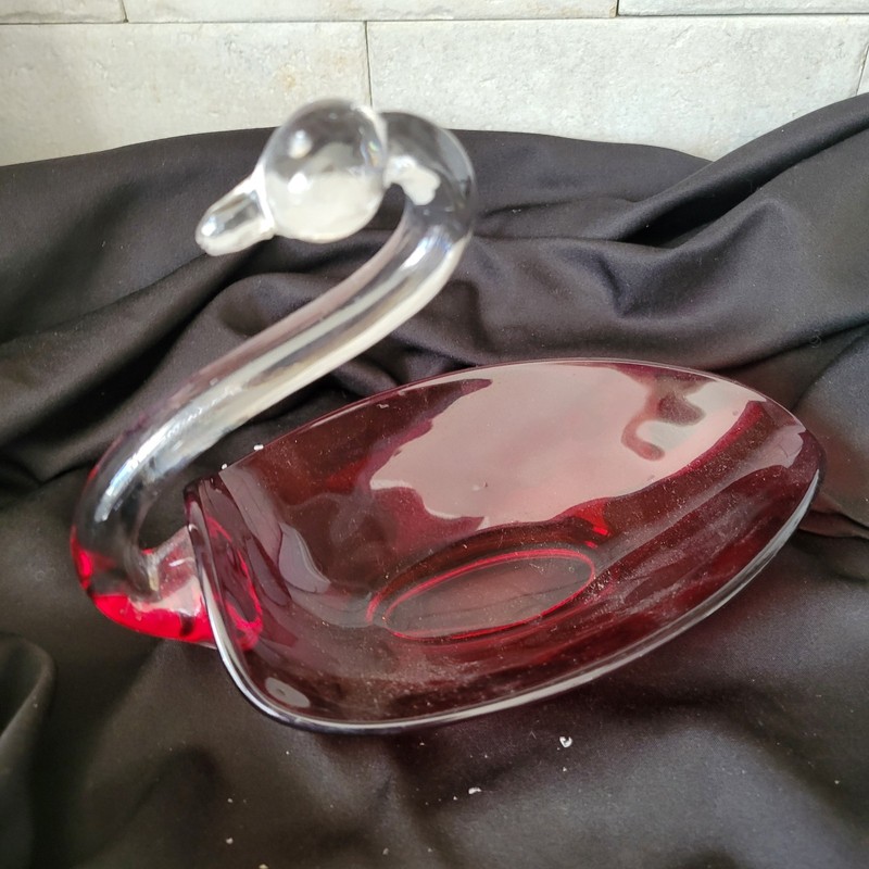 Vintage Duncan Miller Hand Blown Art Glass Ruby Red Swan Serving Bowl