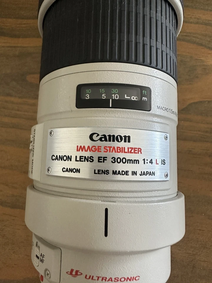 Canon 300mm f/4L IS USM – Excellent Telephoto Lens – Works Perfectly – Fast Ship - Image 2 of 4