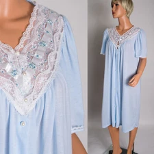 💖 VANDEMERE Vintage Sz M Light Blue Nightgown Lounge Embroidered Short Sleeve