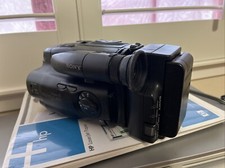 SONY Video 8 Handycam Recorder CCD-TR40 With Charger Wide Lens Powers On