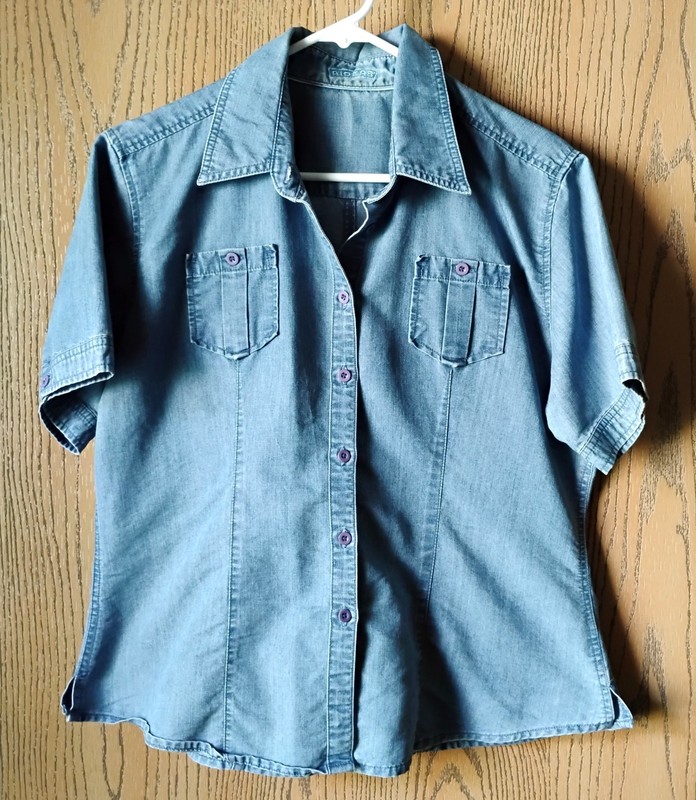 Women’s Riders Stretch Denim Blouse Button Tab Short Sleeve Size L