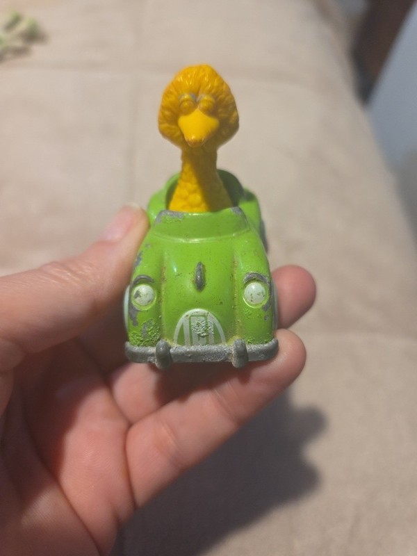 Sesame Street BIG BIRD driving Car Vintage 1983 Playskool Muppets 2.5" Figurine
