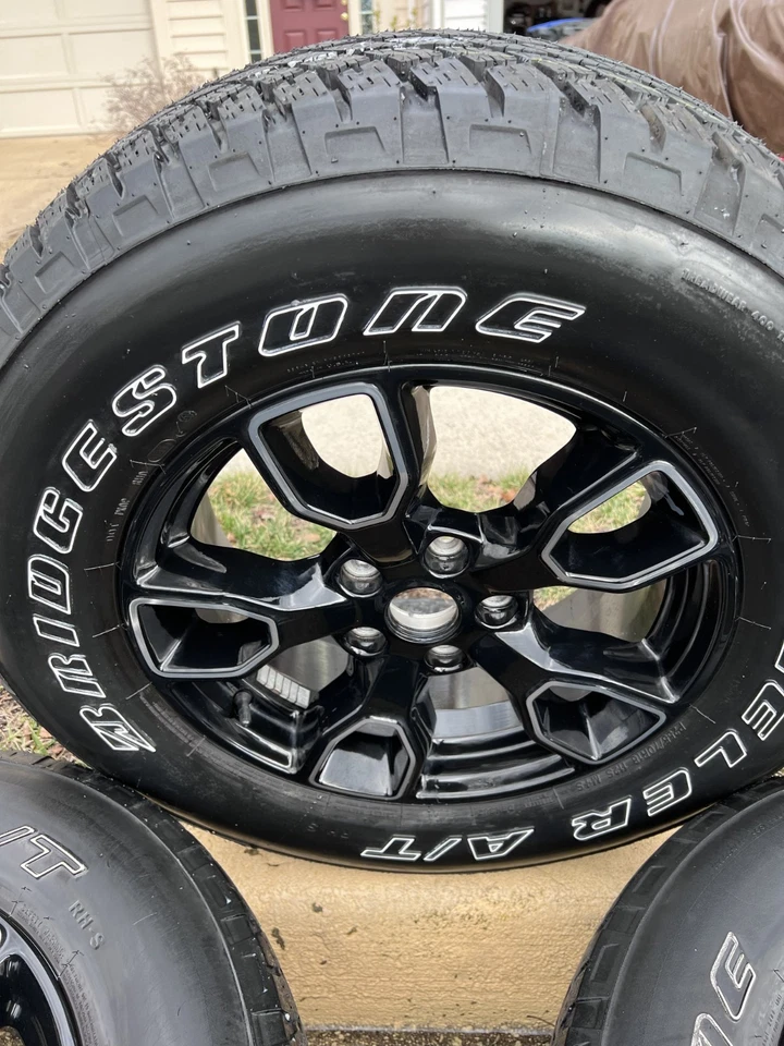 2018 Jeep Wrangler JK OEM Black Factory Polished 18" 9198 Rims with Tires Set - Image 4 of 4