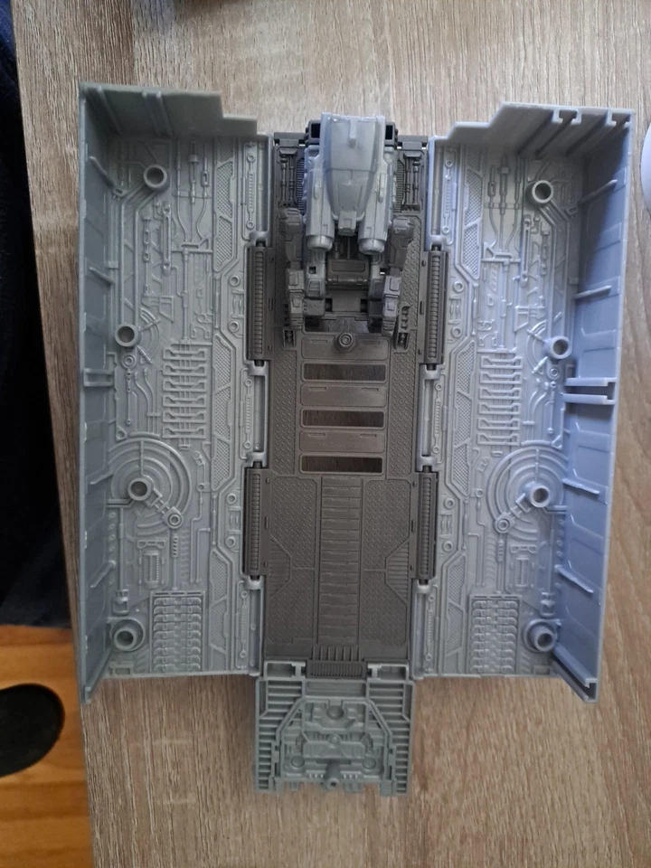 Transformers Earthrise Leader Class ER-02 trailer No Figure - Image 2 of 2