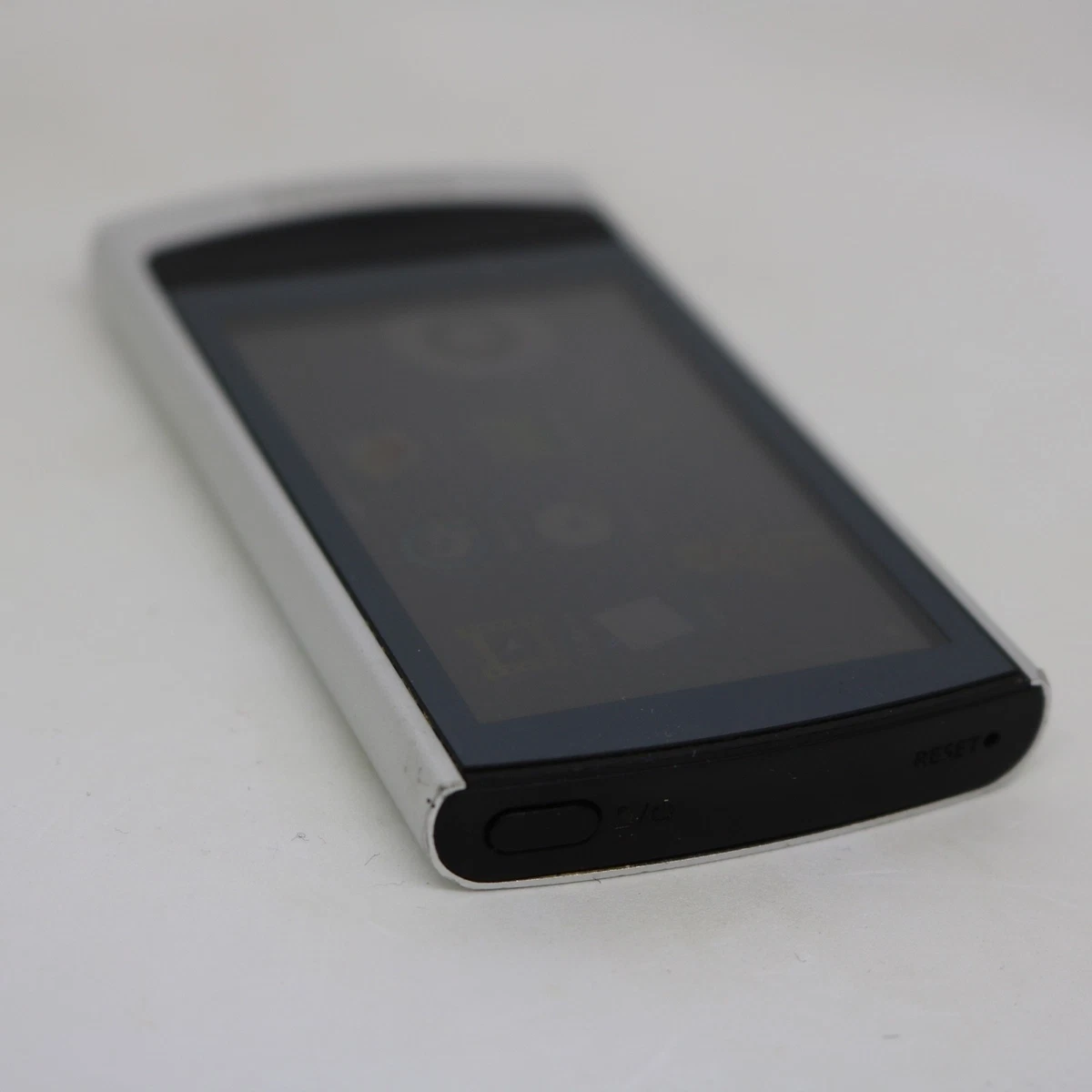 Samsung YP-R1 / MP4 / 8gb / Bluetooth / Digital Media Player / vom Händler