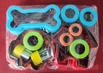 NIP / SEALED Set of Dog Treat Cookie Cutters Kit Dog Bones Biscuits