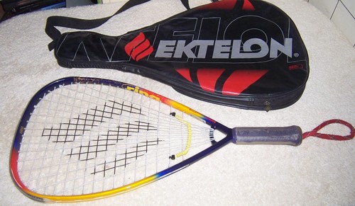 Ektelon Avenger Raquette de Raquetball Power Pack avec Balles