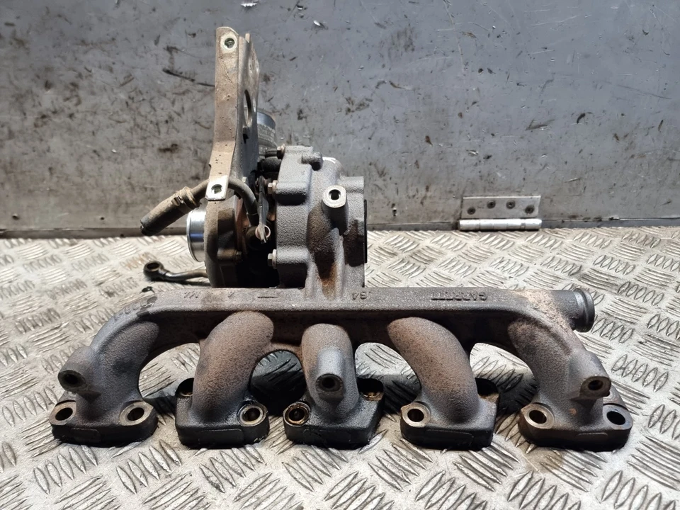 VOLVO XC60 TURBOCHARGER GTB2055VL WITH EXHAUST MANIFOLD  2.4L DSL AUTO SUV 2009 - Image 2 of 4